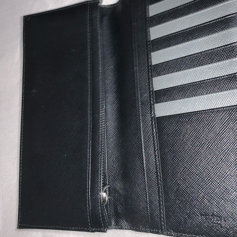 Prada Wallet - Picture 6 of 8